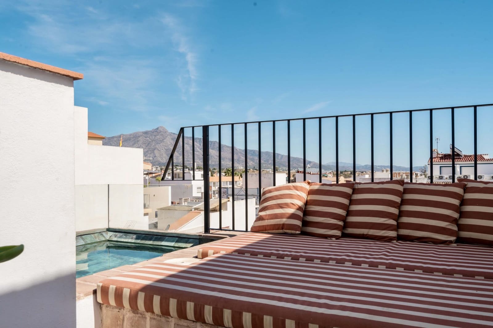 3 makuuhuone Omakotitalo myytävänä paikassa San Pedro de Alcantara mukana uima-altaan - 875 000 € (Ref: 9807832)