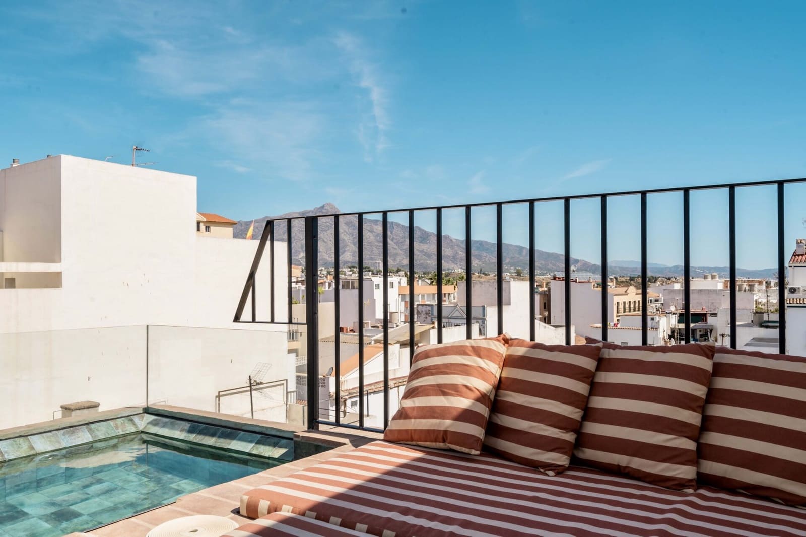 3 makuuhuone Omakotitalo myytävänä paikassa San Pedro de Alcantara mukana uima-altaan - 875 000 € (Ref: 9807832)