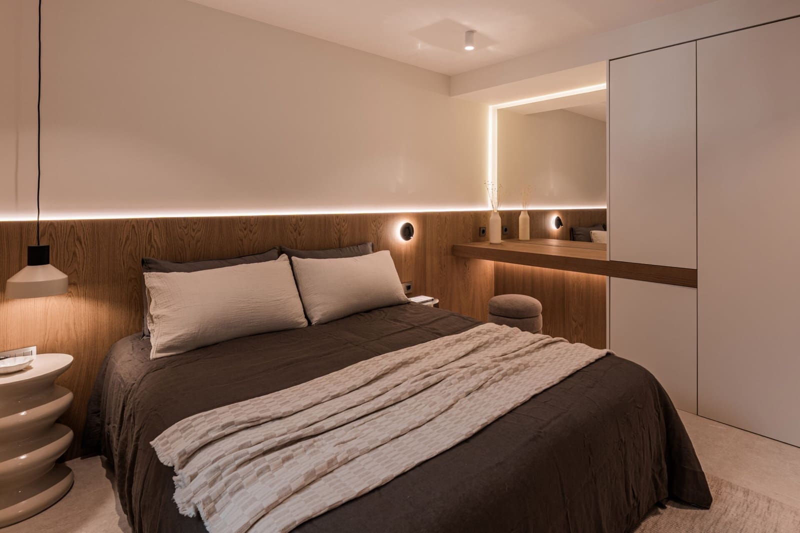 3 bedroom Apartment for sale in Nueva Andalucia with pool - € 1,350,000 (Ref: 9811392)