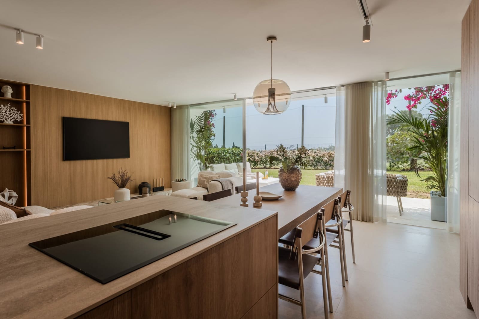 3 bedroom Apartment for sale in Nueva Andalucia with pool - € 1,350,000 (Ref: 9811392)
