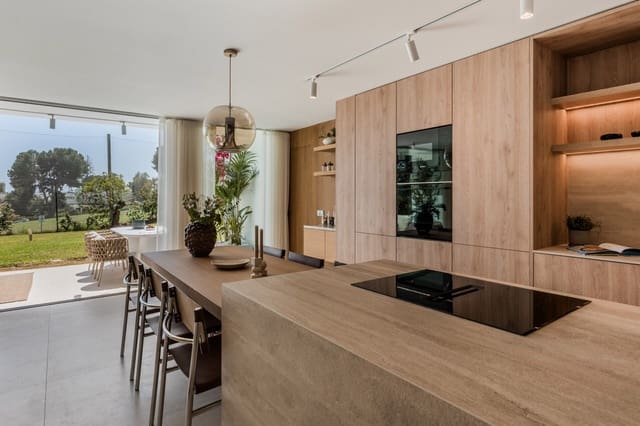 Apartamento de 3 habitaciones en Nueva Andalucia, Marbella en venta con piscina - 1.350.000 € (Ref: 9811392)