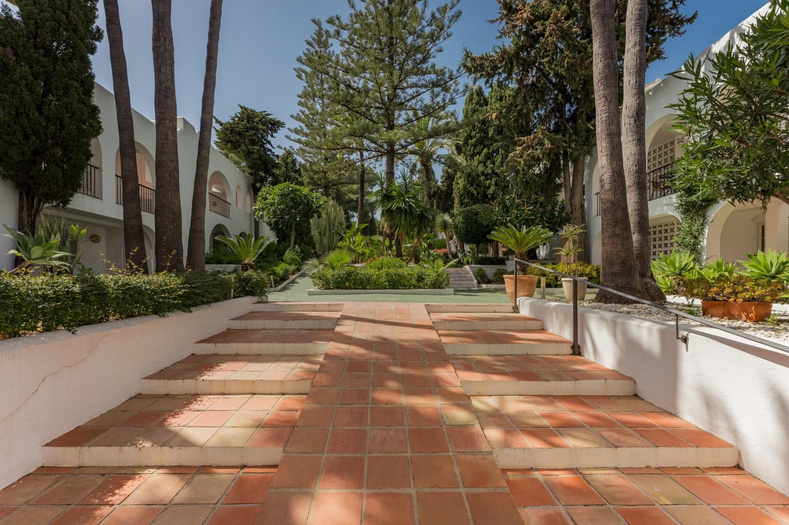 3 bedroom Apartment for sale in Nueva Andalucia with pool - € 1,350,000 (Ref: 9811392)