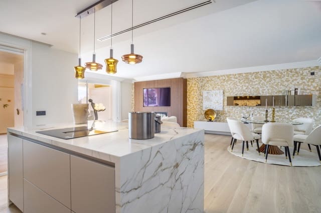 4 bedroom Penthouse for sale in Nueva Andalucia, Marbella with pool garage - € 2,690,000 (Ref: 9811394)