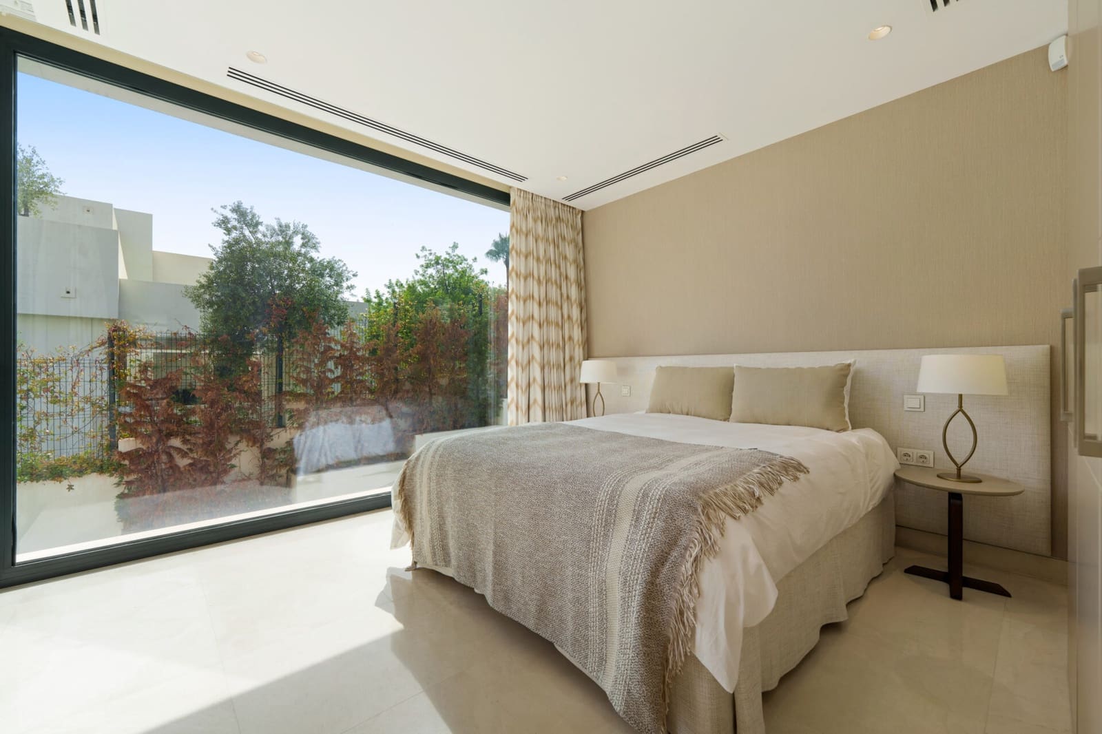 5 bedroom Villa for sale in Nueva Andalucia with pool garage - € 4,995,000 (Ref: 9815710)