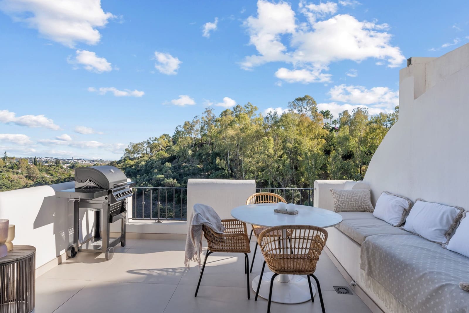 3 bedroom Apartment for sale in Benahavis with pool garage - € 599,000 (Ref: 9815715)