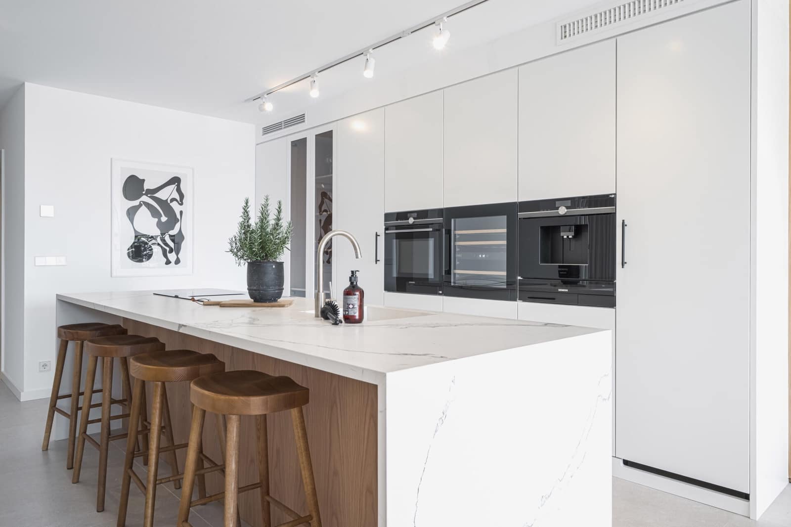 3 sovrum Lägenhet till salu i Nueva Andalucia med pool garage - 1 349 000 € (Ref: 9815717)
