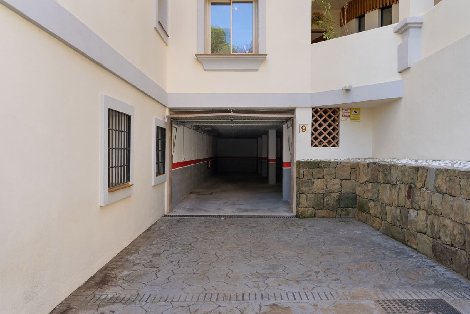 3 sovrum Lägenhet till salu i Nueva Andalucia med pool garage - 1 349 000 € (Ref: 9815717)