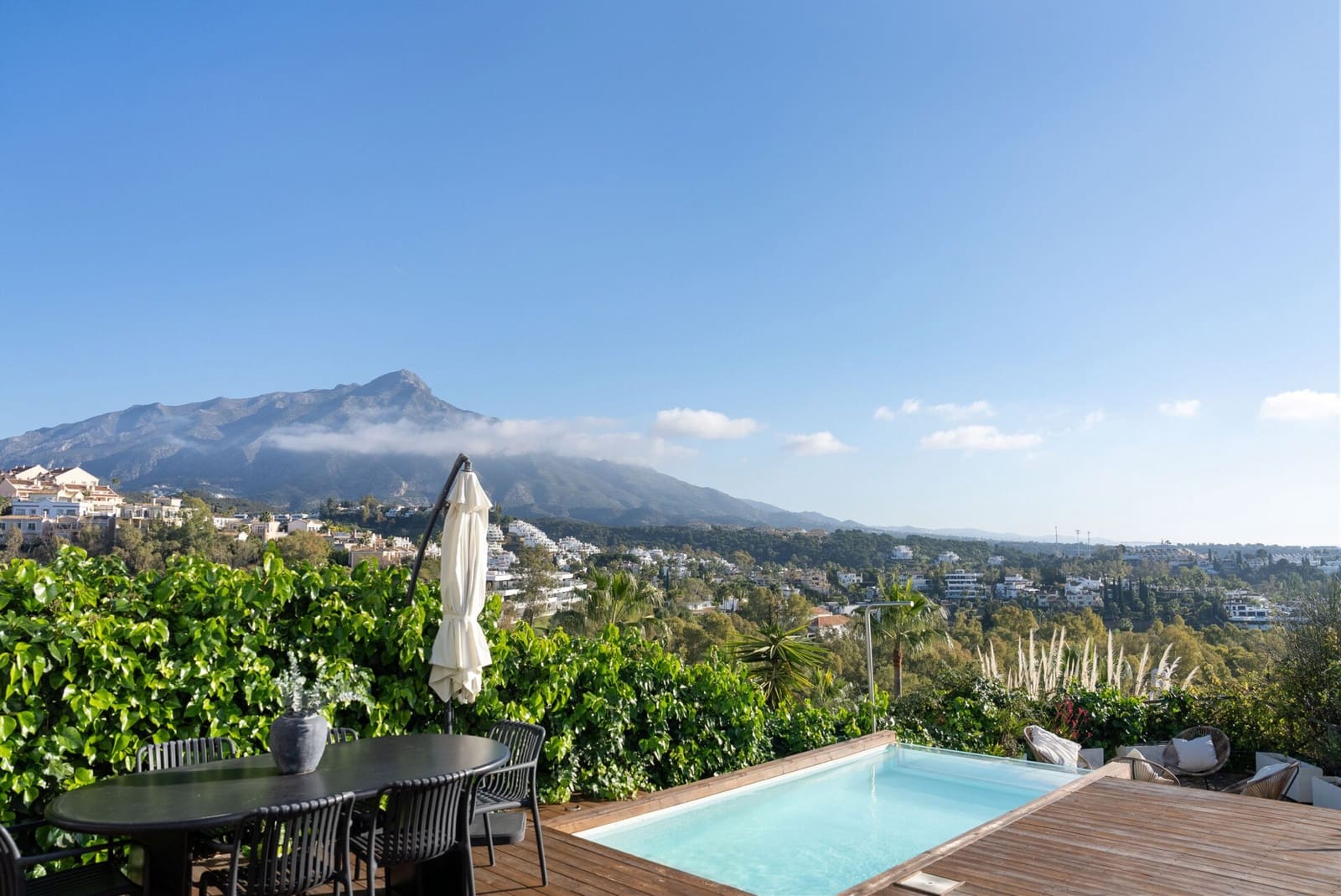 3 sovrum Lägenhet till salu i Nueva Andalucia med pool garage - 1 349 000 € (Ref: 9815717)