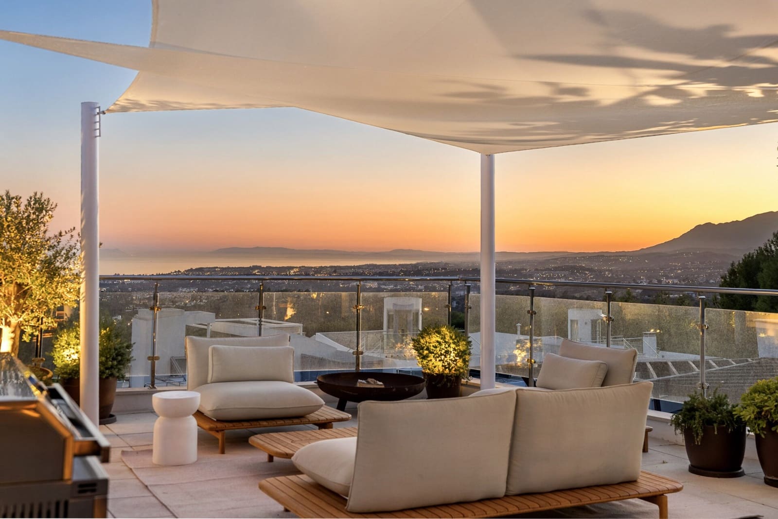 3 sypialnia Dom na sprzedaż w Golden Mile z basenem garażem - 3 850 000 € (Ref: 9817838)