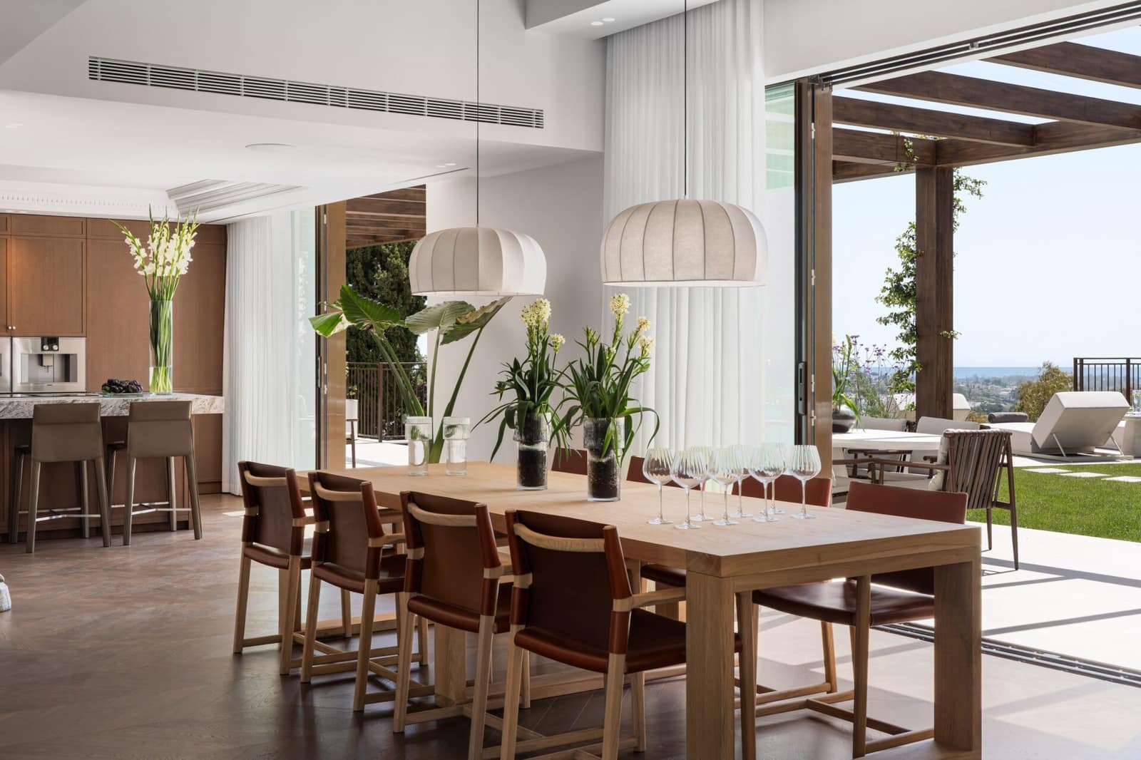 6 bedroom Villa for sale in Benahavis with pool garage - € 8,795,000 (Ref: 9824749)
