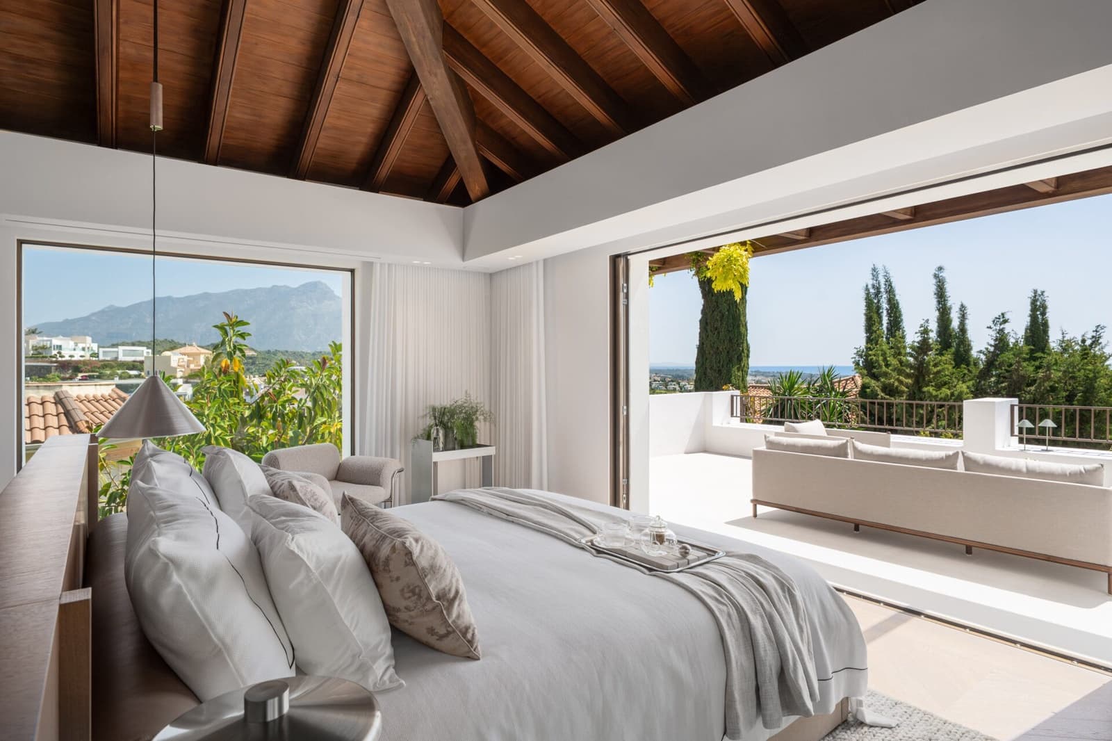6 bedroom Villa for sale in Benahavis with pool garage - € 8,795,000 (Ref: 9824749)