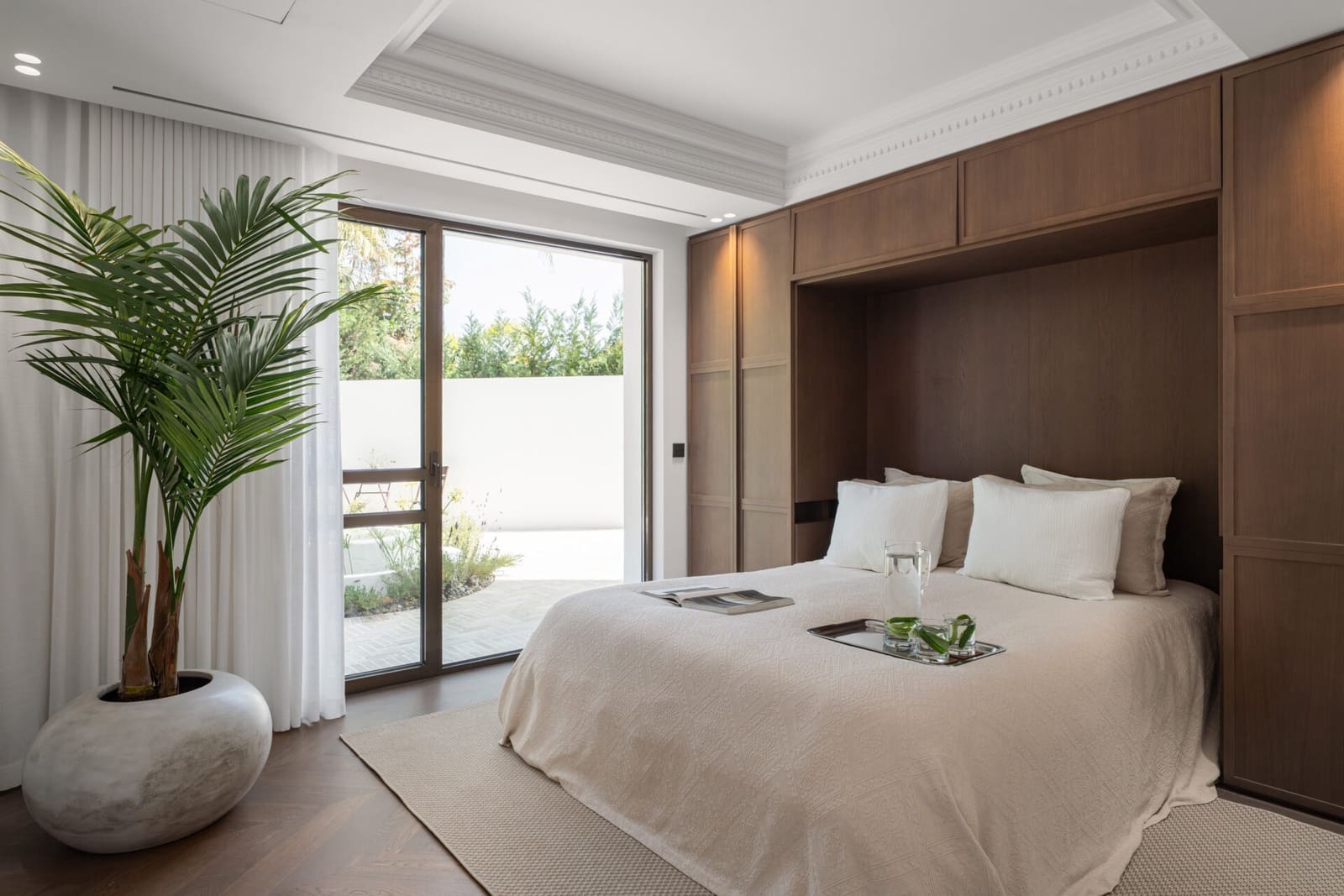 6 bedroom Villa for sale in Benahavis with pool garage - € 8,795,000 (Ref: 9824749)