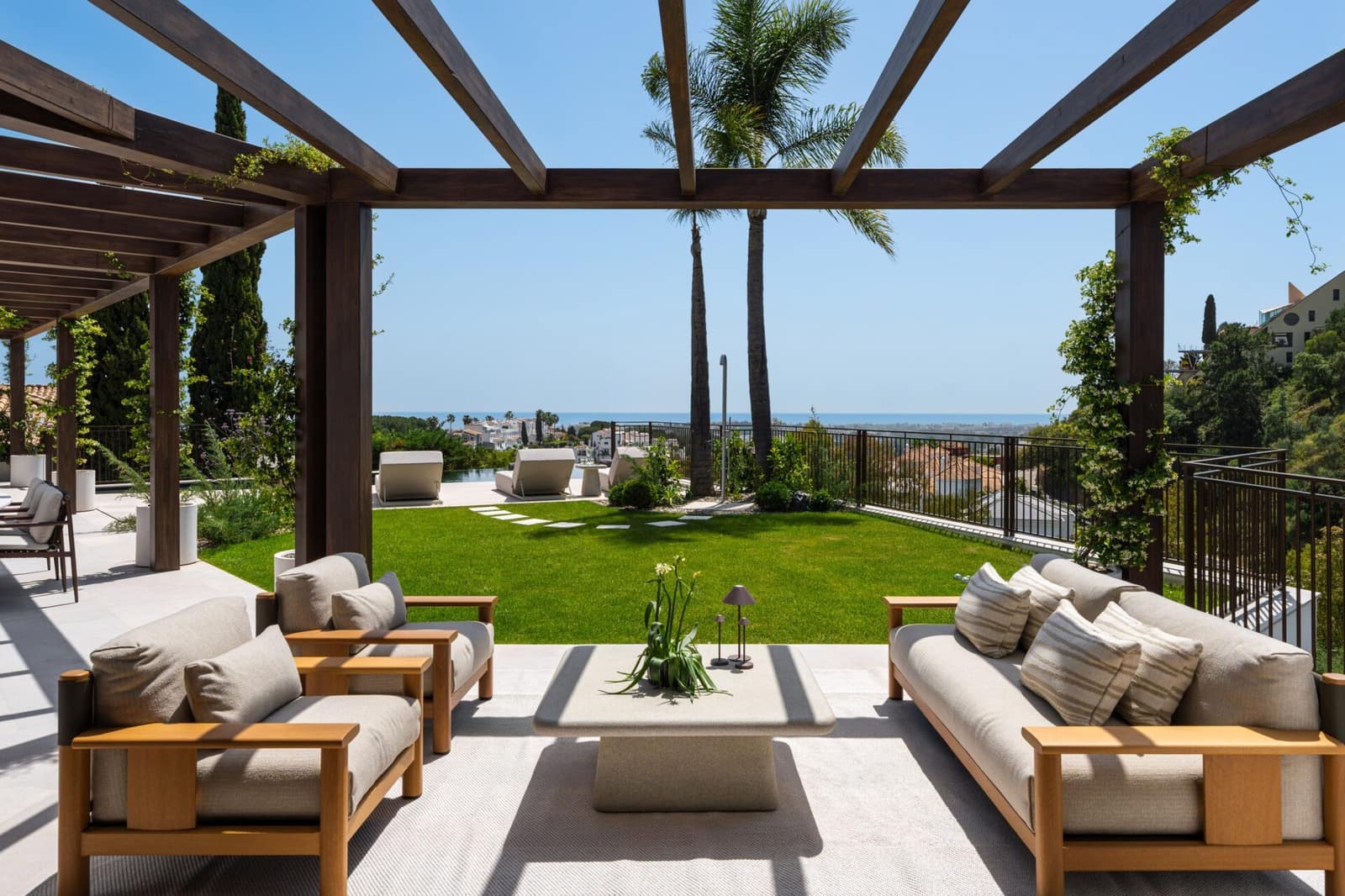 6 bedroom Villa for sale in Benahavis with pool garage - € 8,795,000 (Ref: 9824749)
