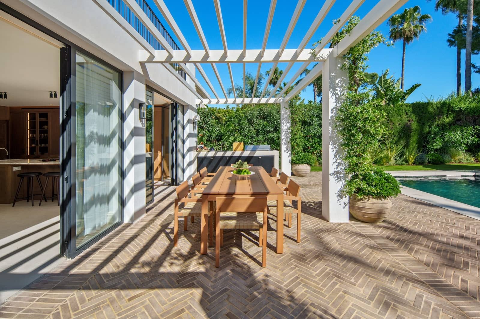 Chalet de 4 habitaciones en Nueva Andalucia en venta con piscina garaje - 5.995.000 € (Ref: 9824750)