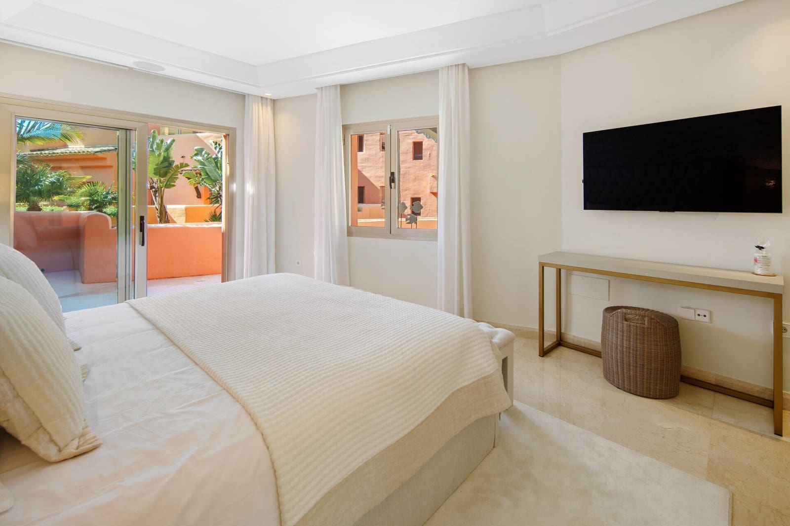 3 bedroom Penthouse for sale in Marbella with pool garage - € 4,250,000 (Ref: 9845228)
