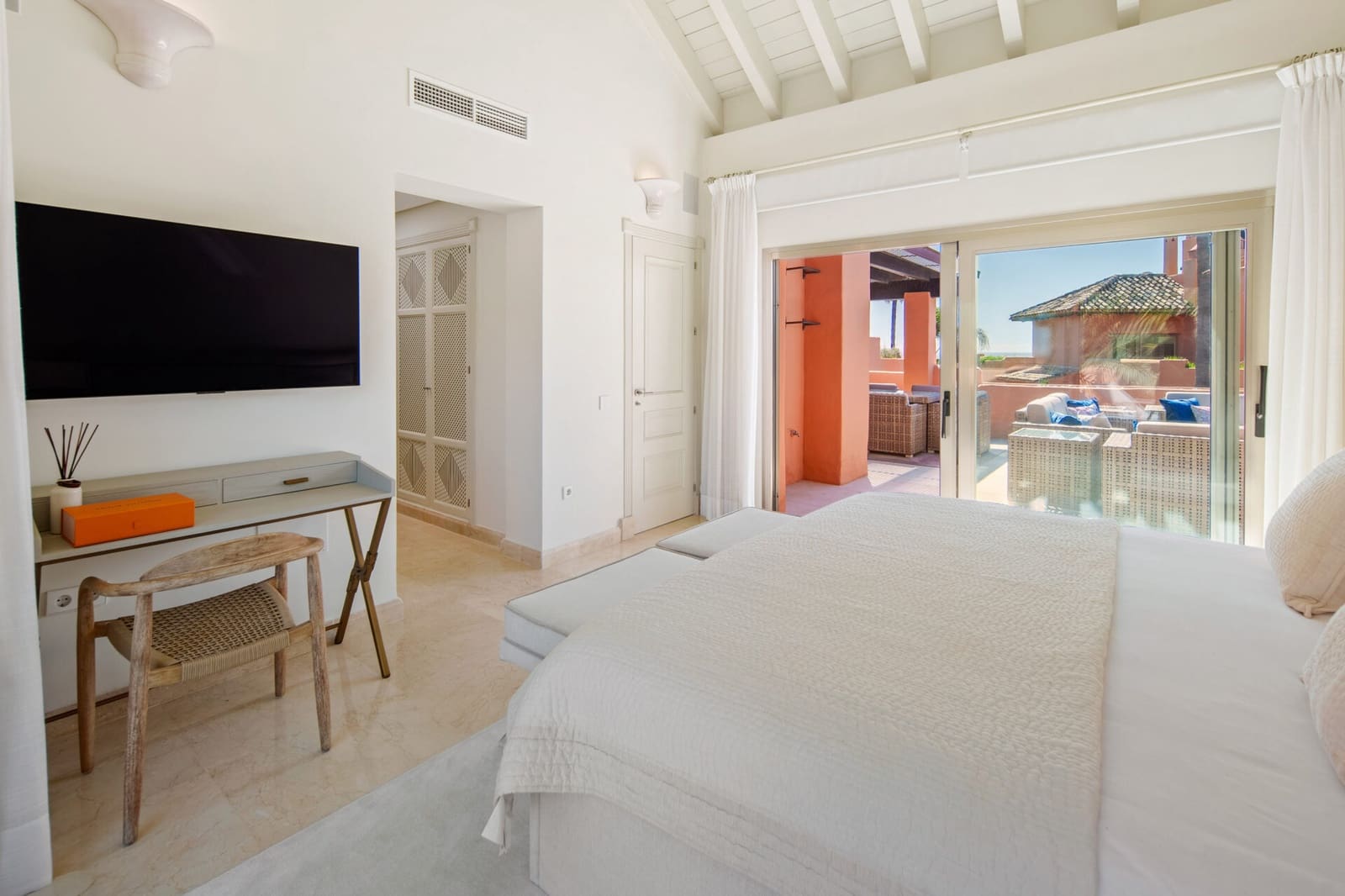 3 bedroom Penthouse for sale in Marbella with pool garage - € 4,250,000 (Ref: 9845228)