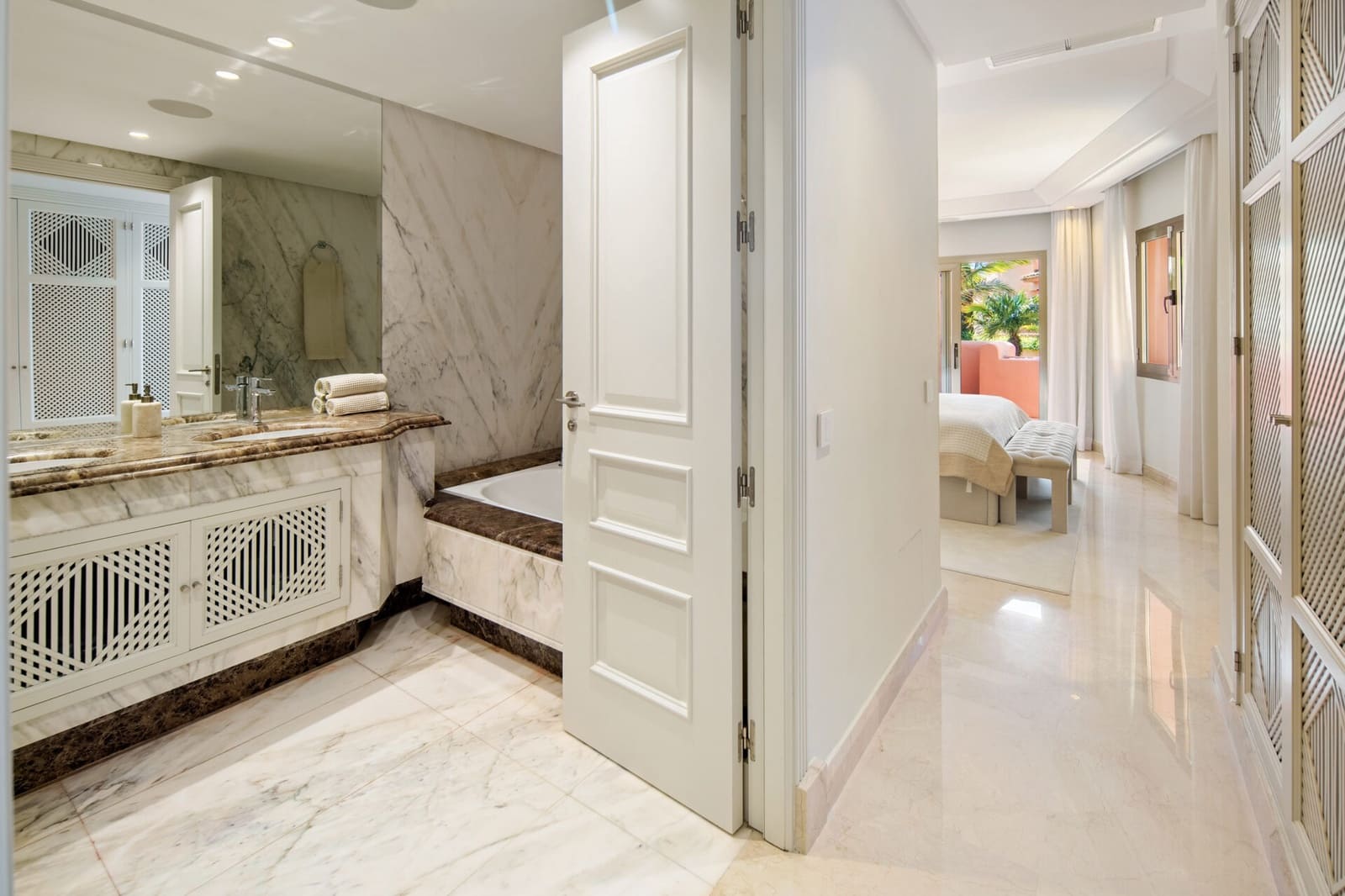 3 bedroom Penthouse for sale in Marbella with pool garage - € 4,250,000 (Ref: 9845228)