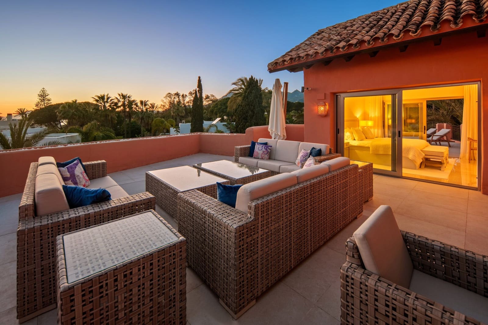 3 bedroom Penthouse for sale in Marbella with pool garage - € 4,250,000 (Ref: 9845228)