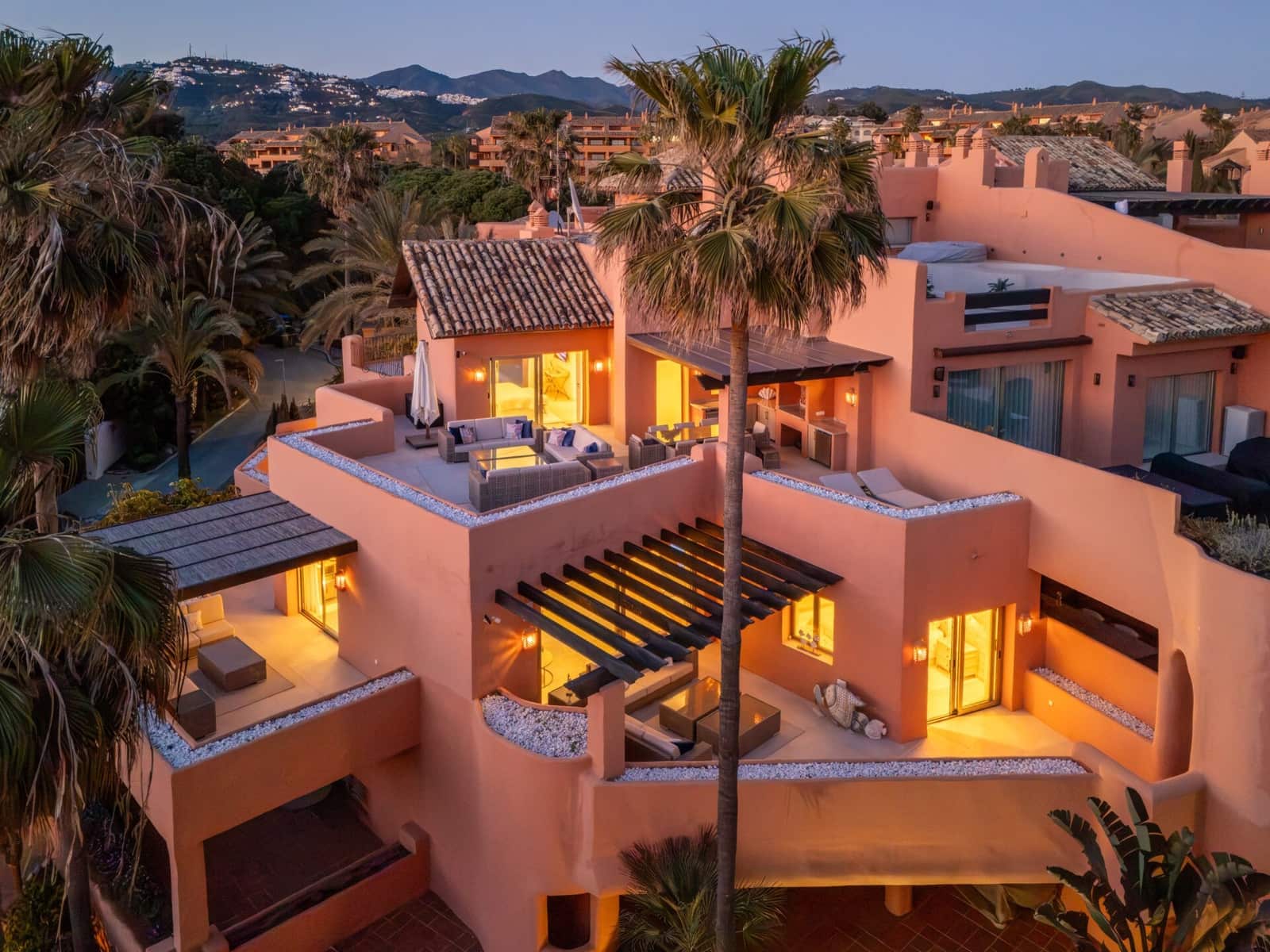 3 bedroom Penthouse for sale in Marbella with pool garage - € 4,250,000 (Ref: 9845228)