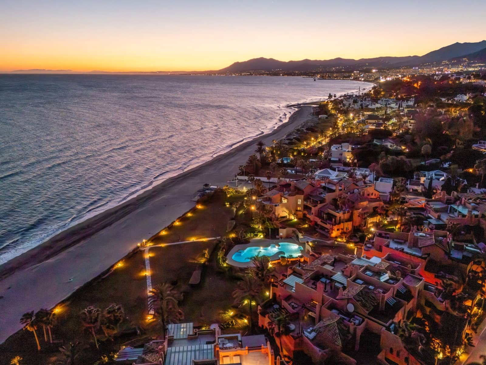 3 bedroom Penthouse for sale in Marbella with pool garage - € 4,250,000 (Ref: 9845228)