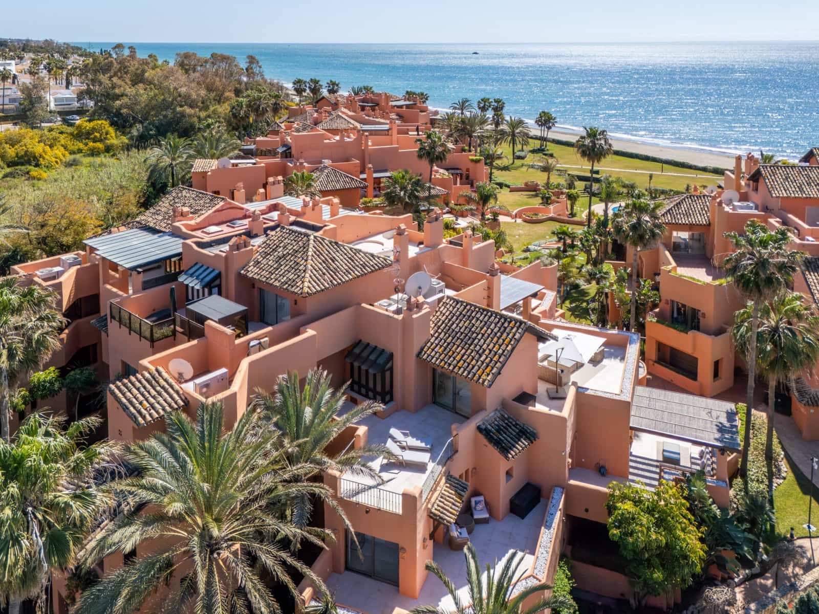 3 bedroom Penthouse for sale in Marbella with pool garage - € 4,250,000 (Ref: 9845228)