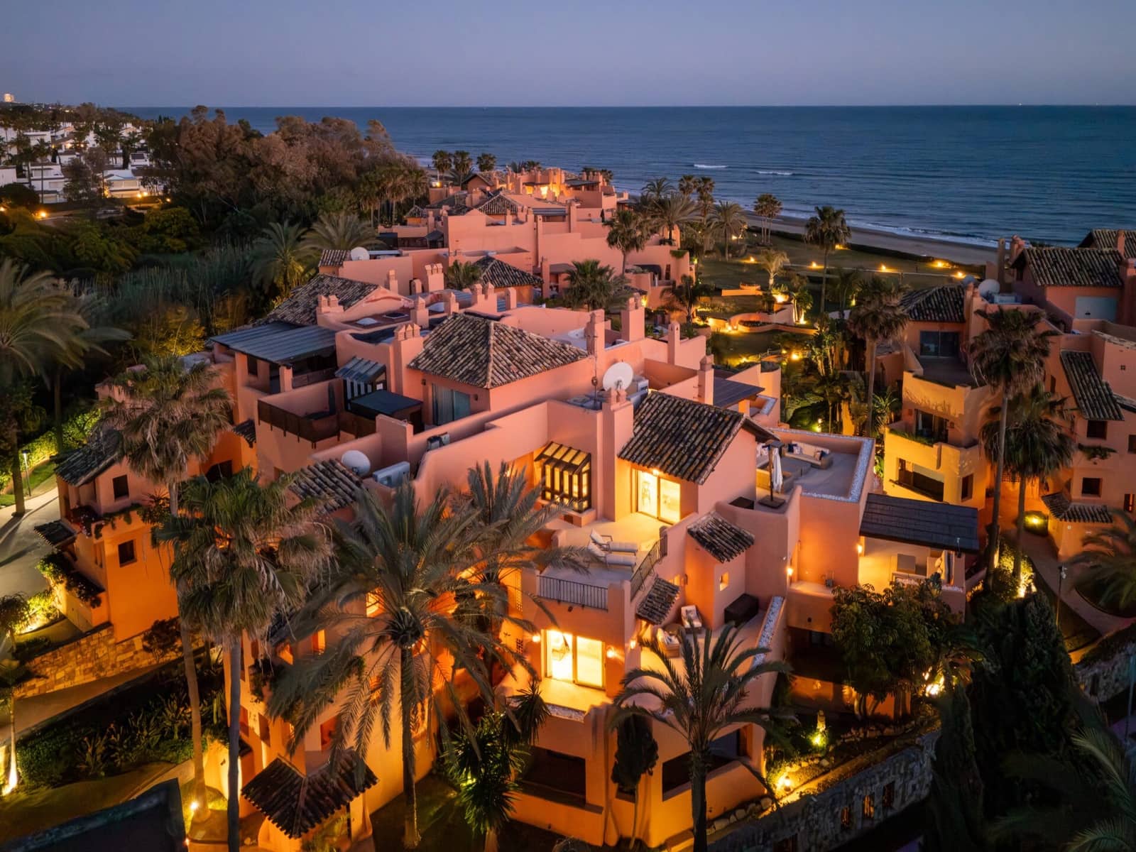 3 bedroom Penthouse for sale in Marbella with pool garage - € 4,250,000 (Ref: 9845228)
