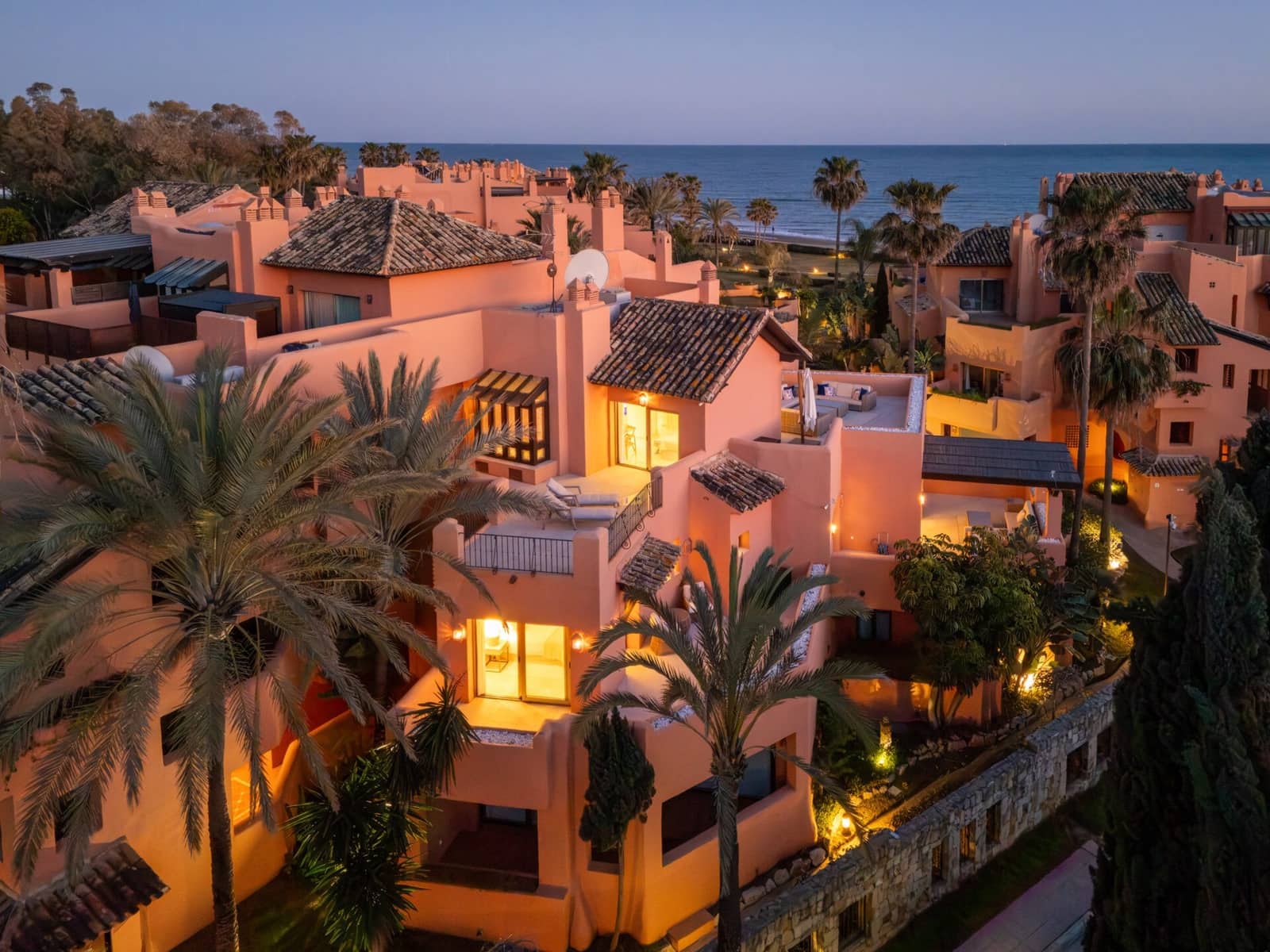 3 bedroom Penthouse for sale in Marbella with pool garage - € 4,250,000 (Ref: 9845228)