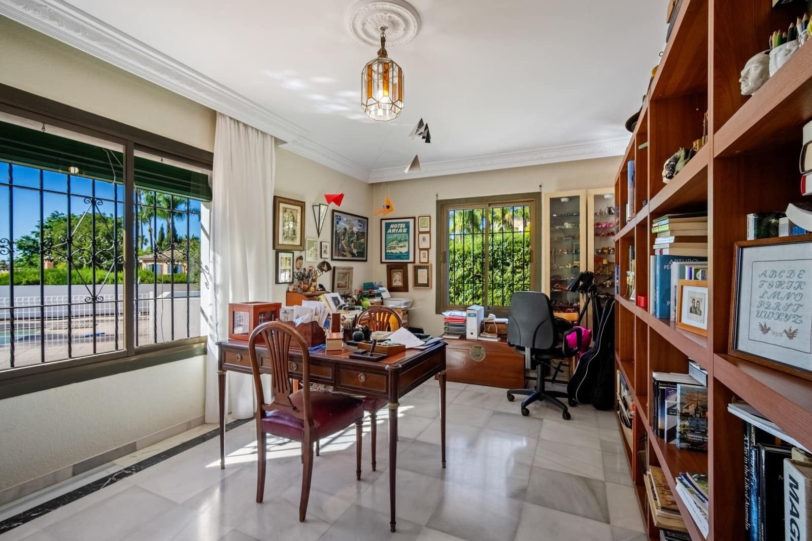 4 sypialnia Willa na sprzedaż w Marbella z basenem garażem - 2 695 000 € (Ref: 9845229)
