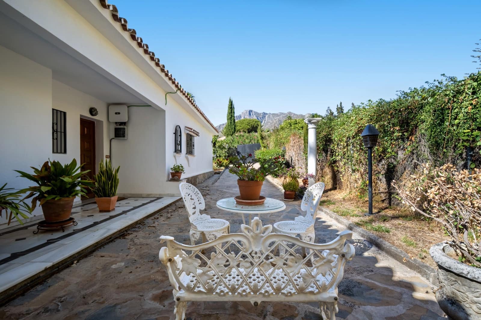 4 sypialnia Willa na sprzedaż w Marbella z basenem garażem - 2 695 000 € (Ref: 9845229)