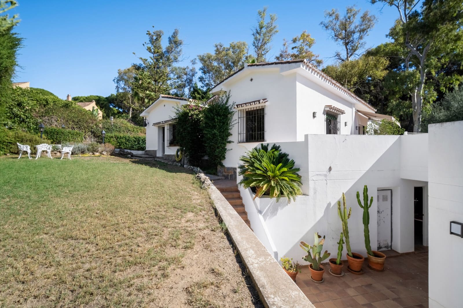 4 sypialnia Willa na sprzedaż w Marbella z basenem garażem - 2 695 000 € (Ref: 9845229)