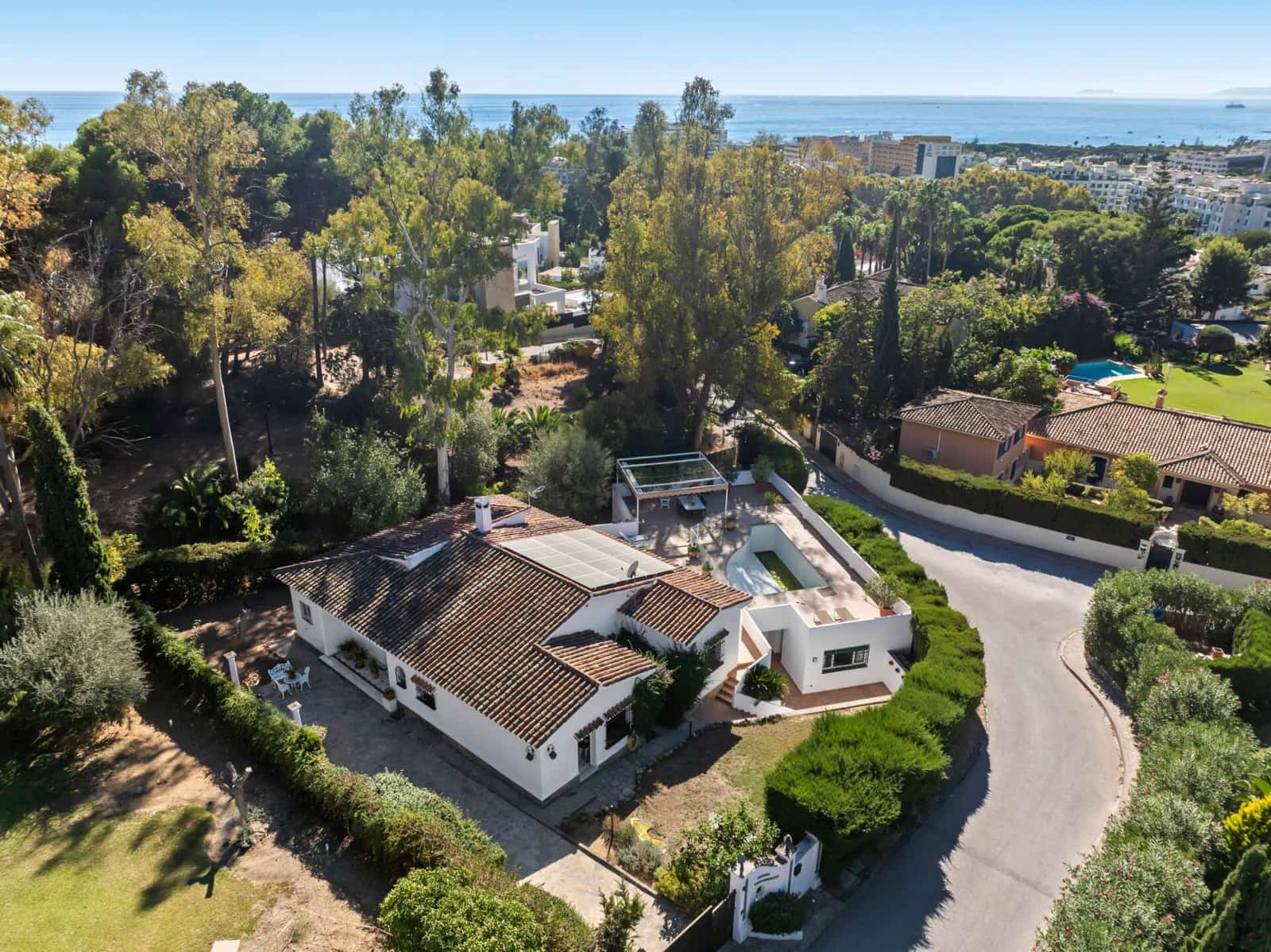 4 sypialnia Willa na sprzedaż w Marbella z basenem garażem - 2 695 000 € (Ref: 9845229)