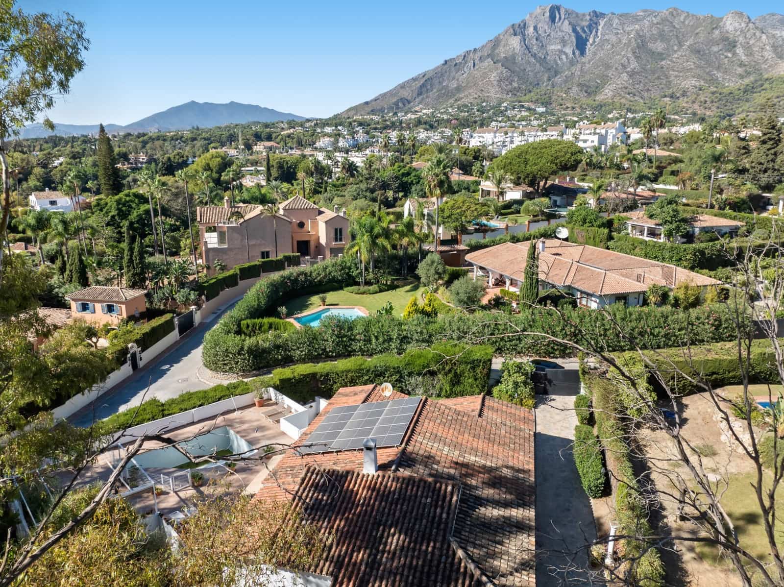 4 sypialnia Willa na sprzedaż w Marbella z basenem garażem - 2 695 000 € (Ref: 9845229)