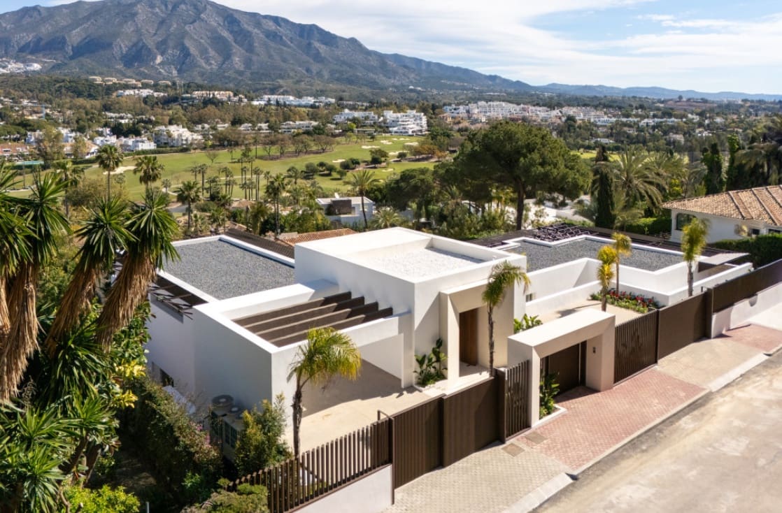 5 quarto Moradia para venda em Nueva Andalucia com piscina - 11 750 000 € (Ref: 9851607)