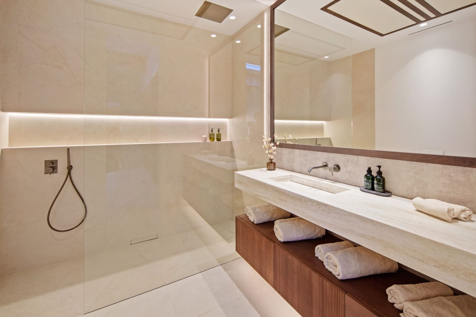 5 quarto Moradia para venda em Nueva Andalucia com piscina - 11 750 000 € (Ref: 9851607)