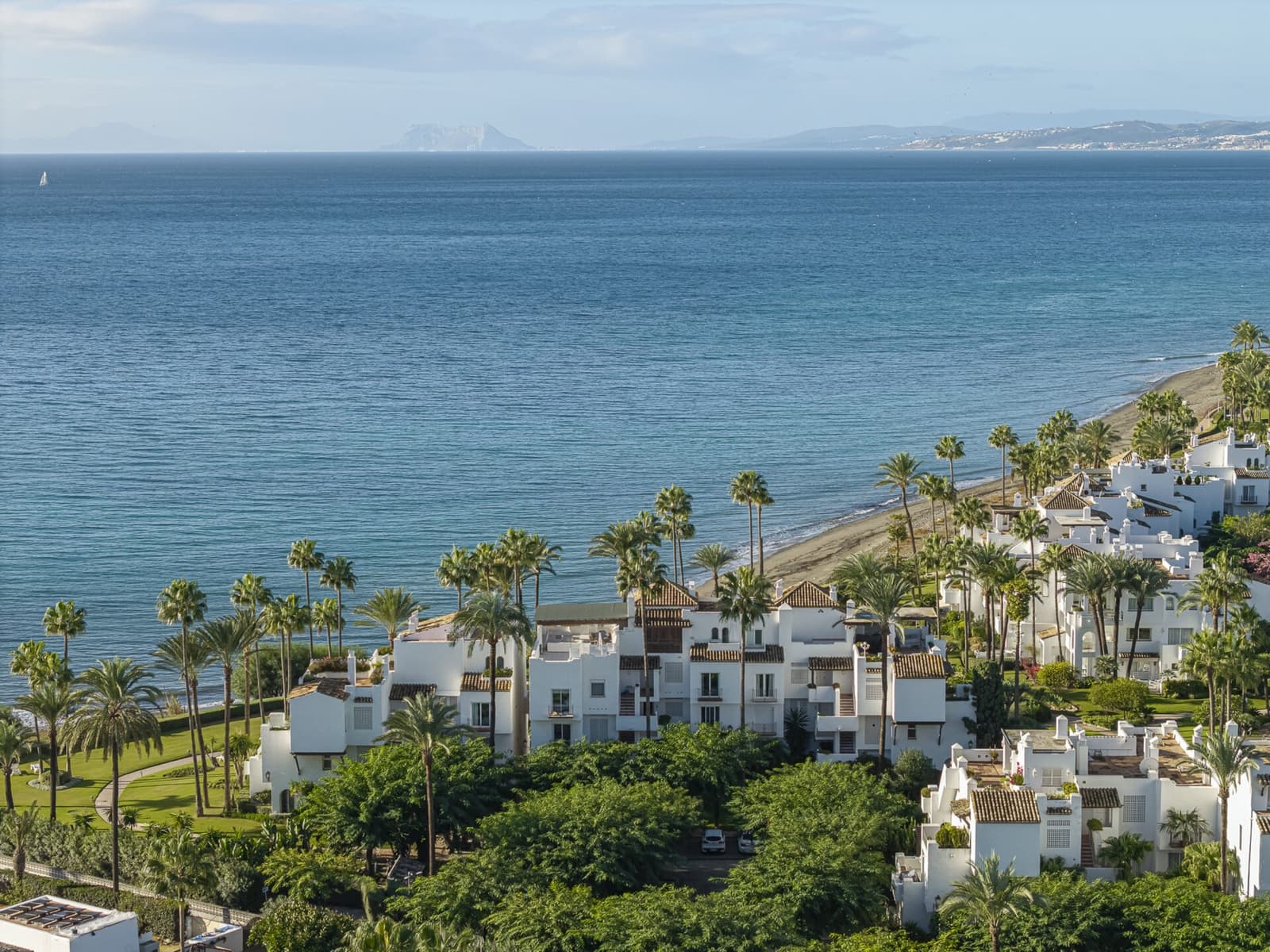 3 bedroom Apartment for sale in Estepona with pool garage - € 2,995,000 (Ref: 9851609)