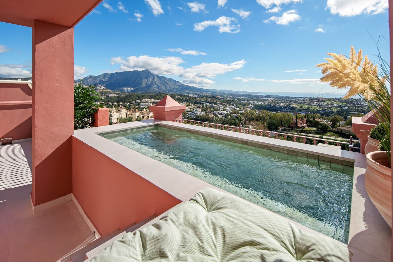 2 slaapkamer Penthouse te koop in Monte Halcones met zwembad garage - € 1.950.000 (Ref: 9859666)