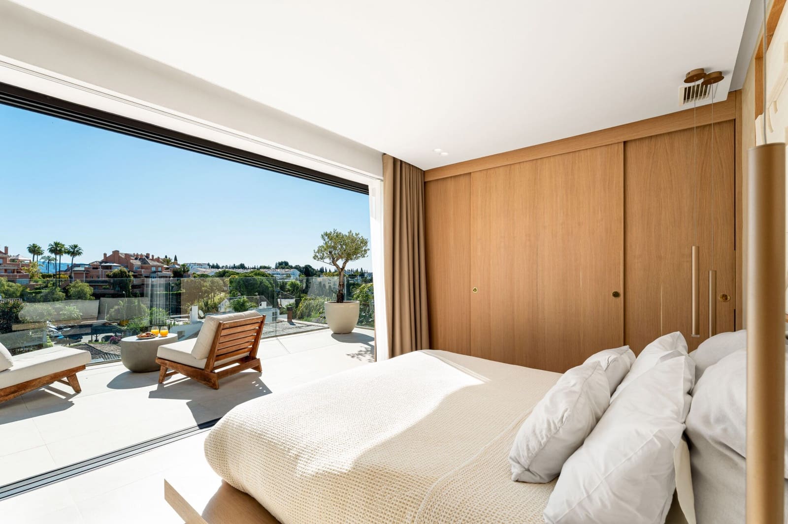 5 sypialnia Willa na sprzedaż w Nueva Andalucia z basenem - 2 995 000 € (Ref: 9868410)