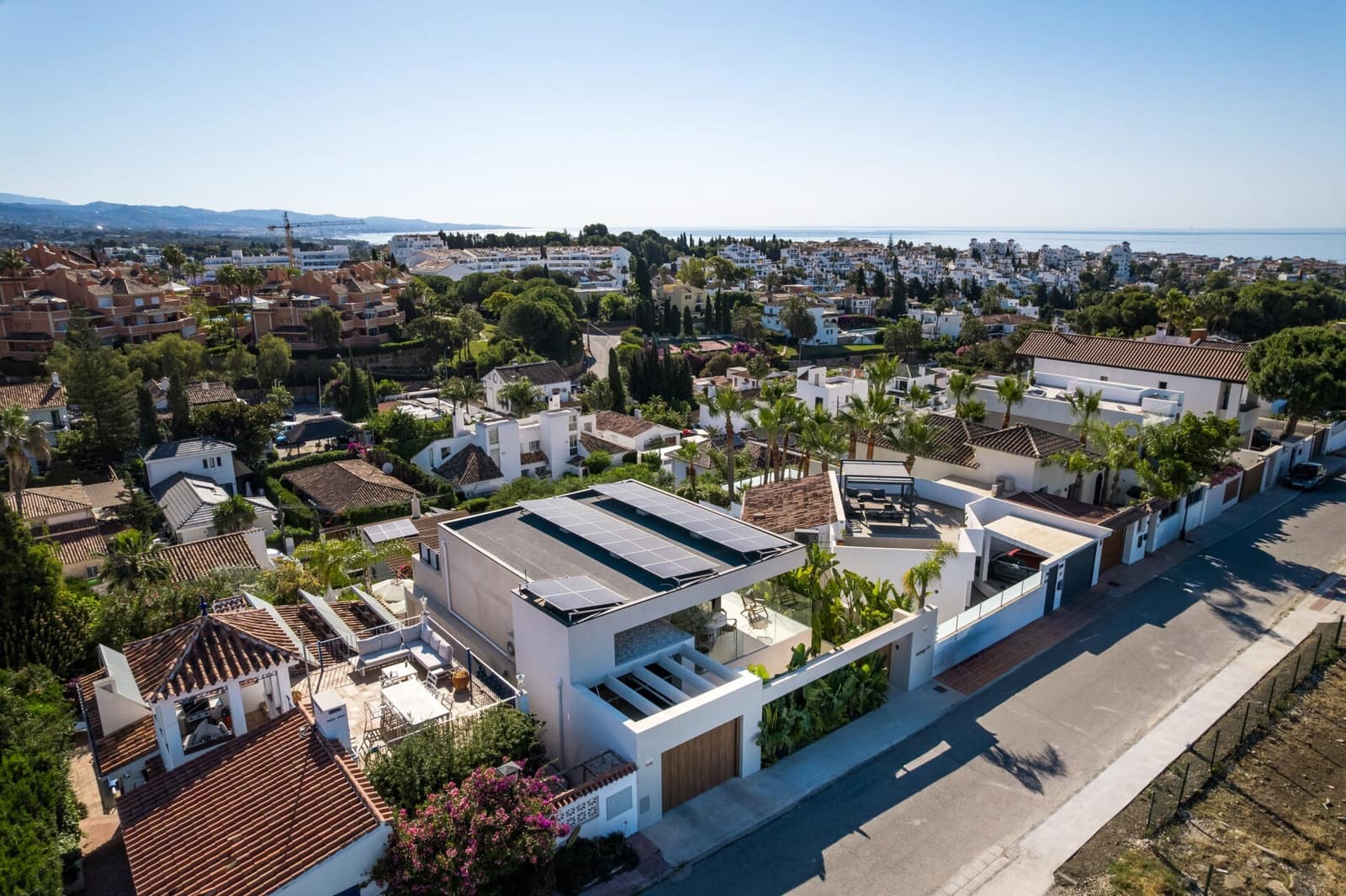 5 sypialnia Willa na sprzedaż w Nueva Andalucia z basenem - 2 995 000 € (Ref: 9868410)