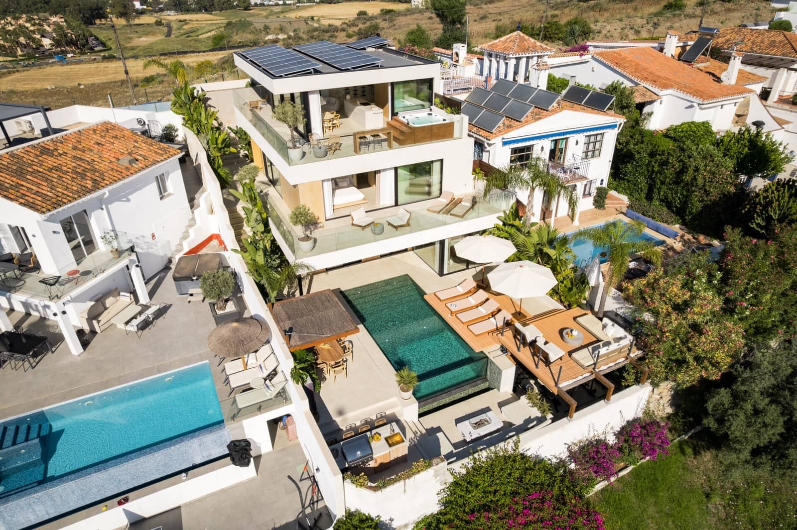 5 sypialnia Willa na sprzedaż w Nueva Andalucia z basenem - 2 995 000 € (Ref: 9868410)