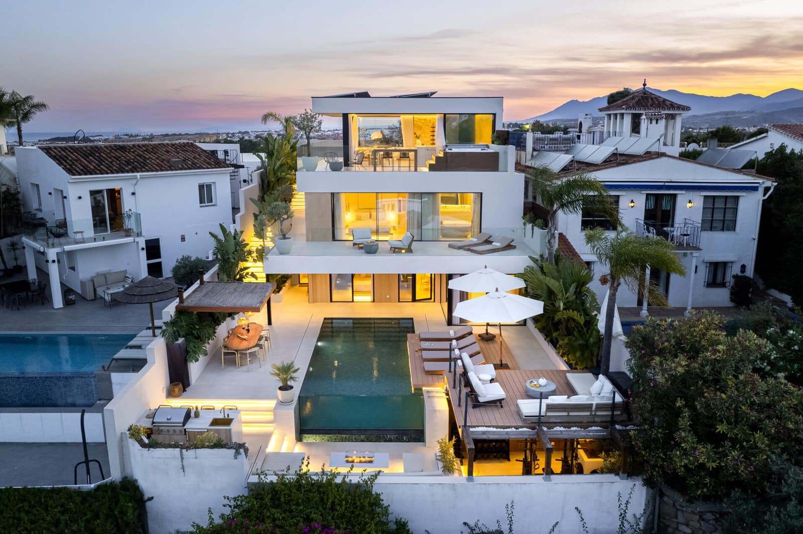 5 sypialnia Willa na sprzedaż w Nueva Andalucia z basenem - 2 995 000 € (Ref: 9868410)