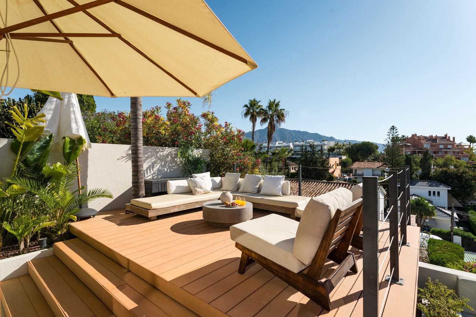 5 sypialnia Willa na sprzedaż w Nueva Andalucia z basenem - 2 995 000 € (Ref: 9868410)