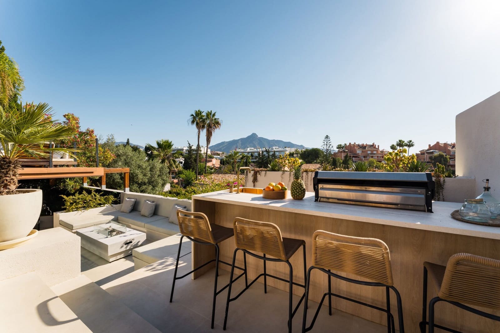 5 sypialnia Willa na sprzedaż w Nueva Andalucia z basenem - 2 995 000 € (Ref: 9868410)