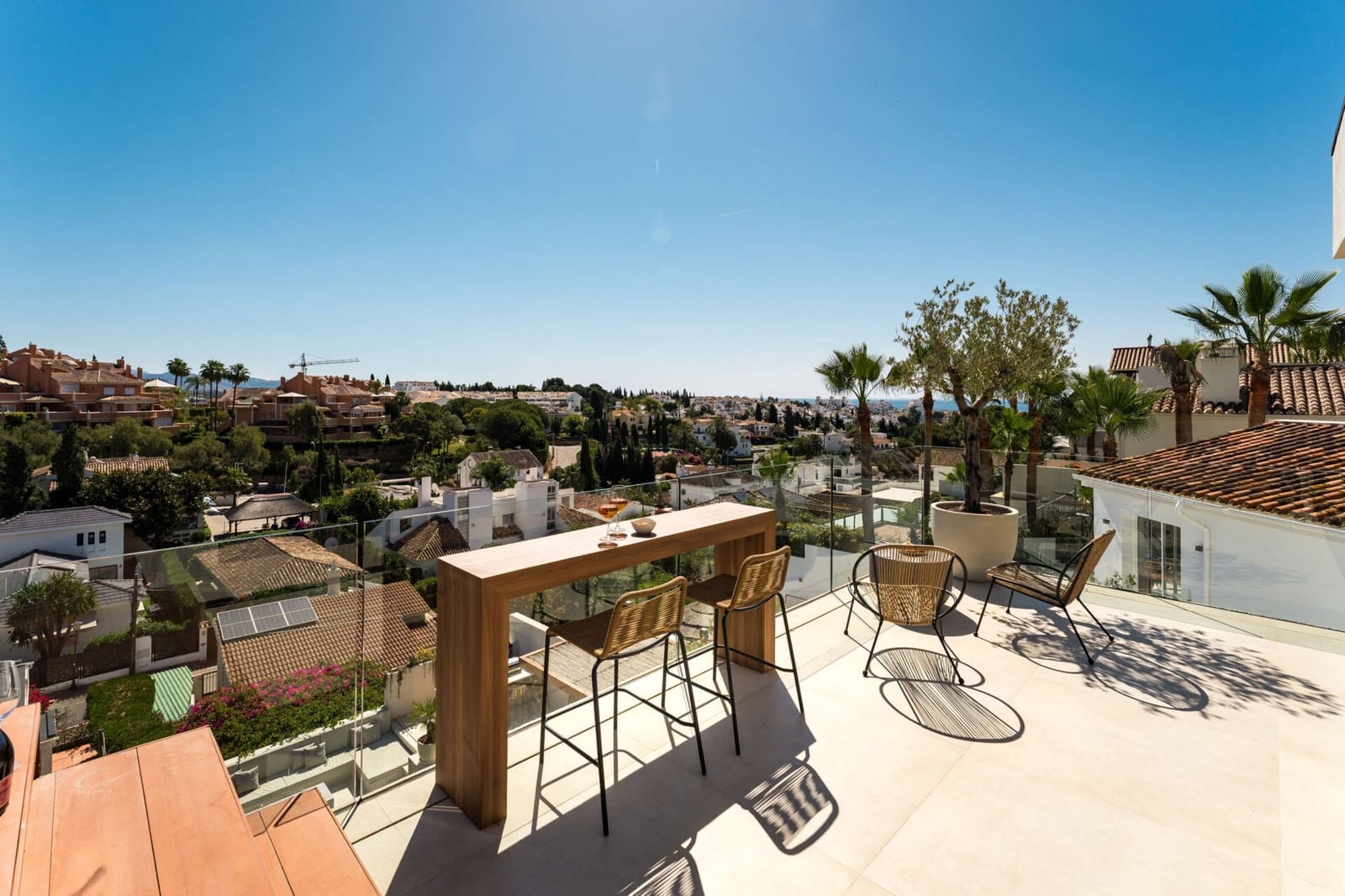 5 sypialnia Willa na sprzedaż w Nueva Andalucia z basenem - 2 995 000 € (Ref: 9868410)