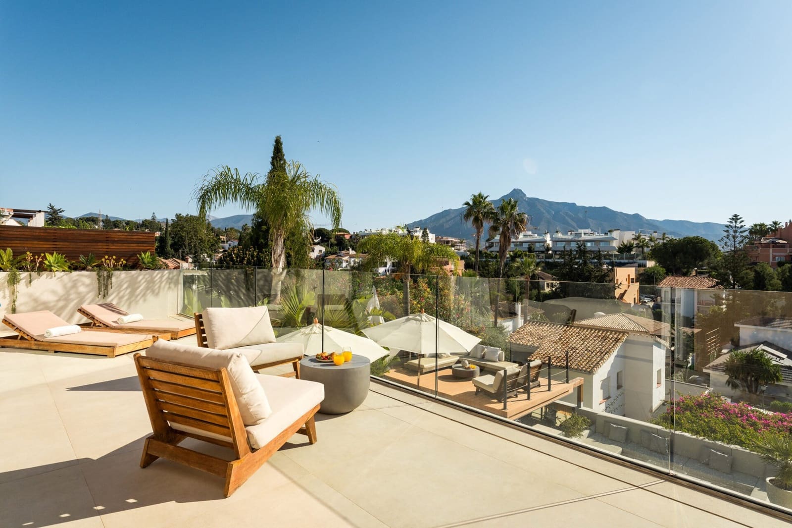 5 sypialnia Willa na sprzedaż w Nueva Andalucia z basenem - 2 995 000 € (Ref: 9868410)