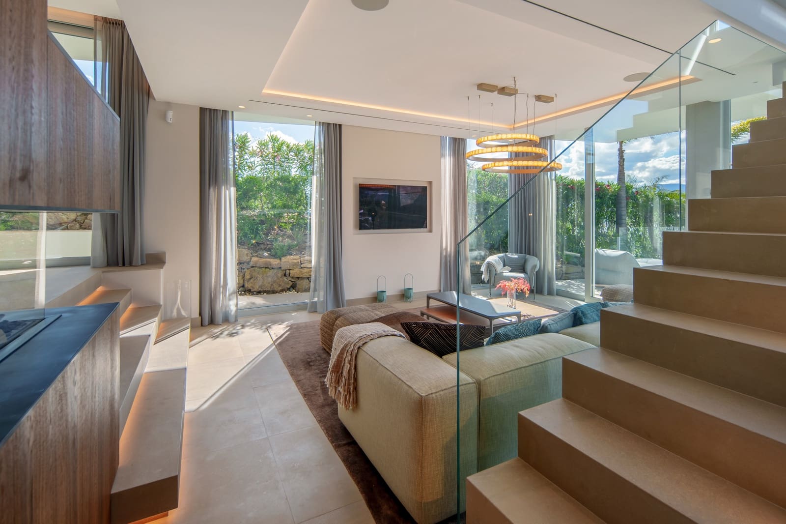 4 sypialnia Willa na sprzedaż w Nueva Andalucia z basenem garażem - 2 775 000 € (Ref: 9889984)