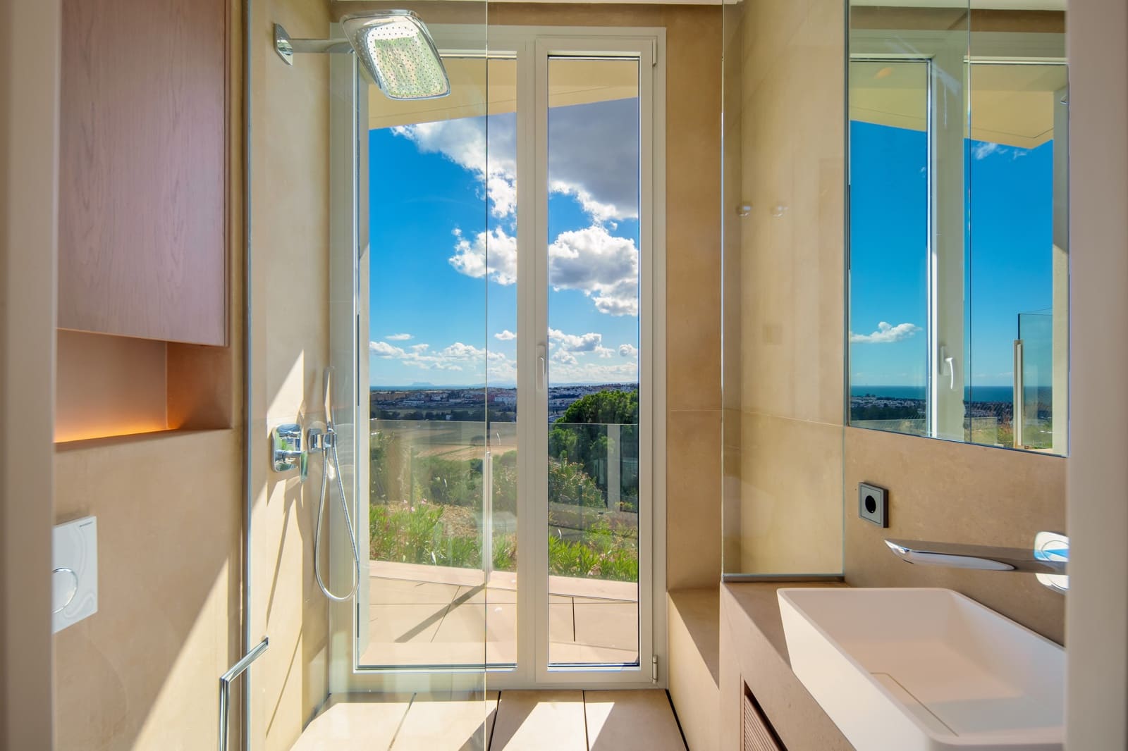4 sypialnia Willa na sprzedaż w Nueva Andalucia z basenem garażem - 2 775 000 € (Ref: 9889984)
