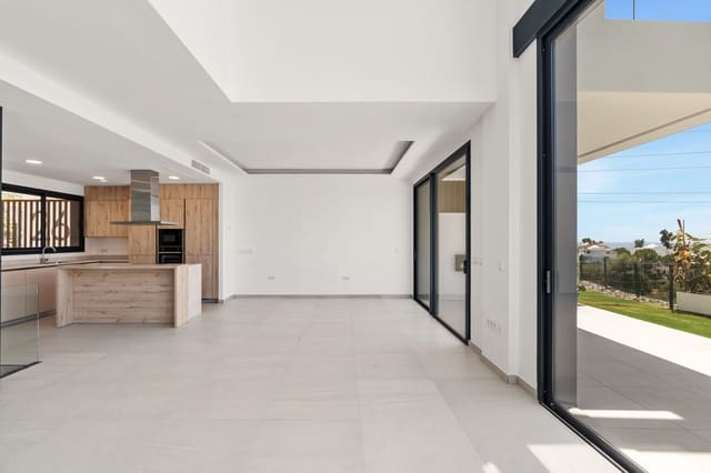 5 quarto Moradia para venda em Río Real, Marbella com piscina garagem - 2 100 000 € (Ref: 9904133)
