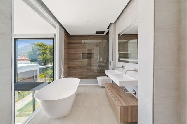 5 quarto Moradia para venda em Río Real, Marbella com piscina garagem - 2 100 000 € (Ref: 9904133)
