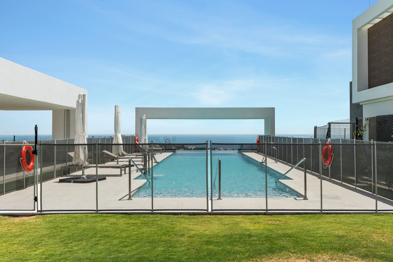 5 quarto Moradia para venda em Rio Real com piscina garagem - 2 100 000 € (Ref: 9904133)