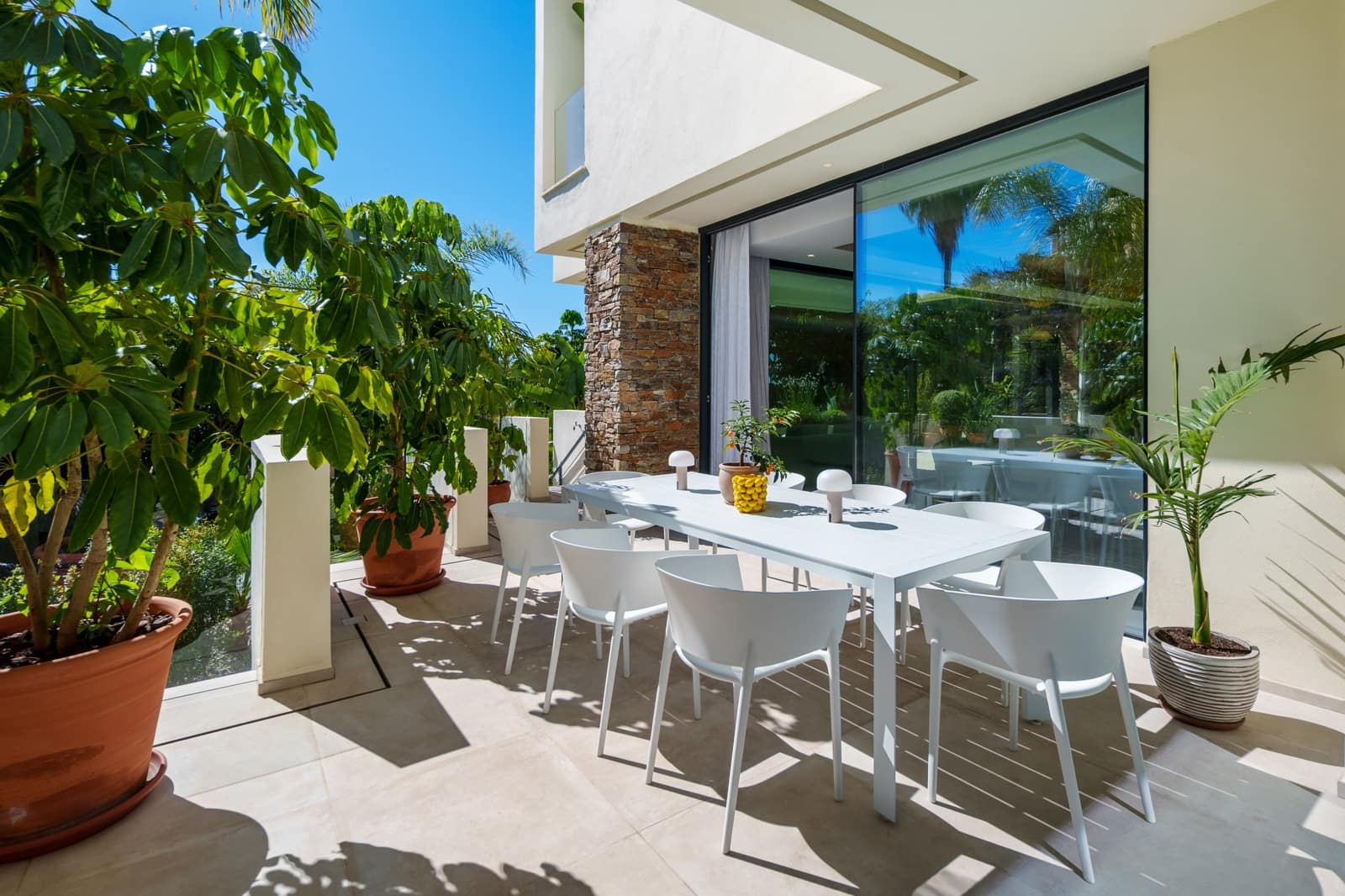 4 bedroom Villa for sale in Estepona with pool - € 2,750,000 (Ref: 9928980)